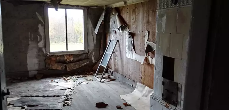 Why Selling a Distressed House Through Traditional Methods Fails in Wyoming